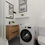 One Bedroom Next To The Royal Castle In By Renters Appartement *
