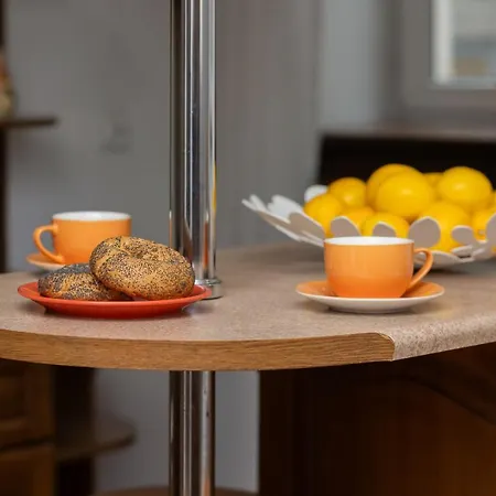 One Bedroom Next To The Royal Castle In By Renters Apartment