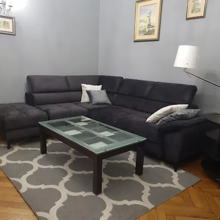 Apartament One Bedroom Next To The Royal Castle In By Renters *