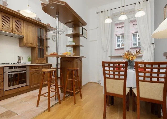 One Bedroom Next To The Royal Castle In By Renters Apartament *