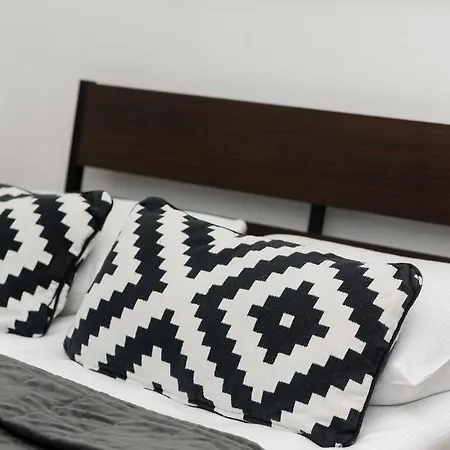 One Bedroom Next To The Royal Castle In By Renters 바르샤바