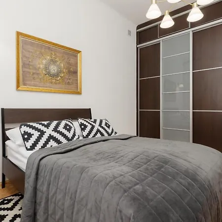 One Bedroom Next To The Royal Castle In By Renters *